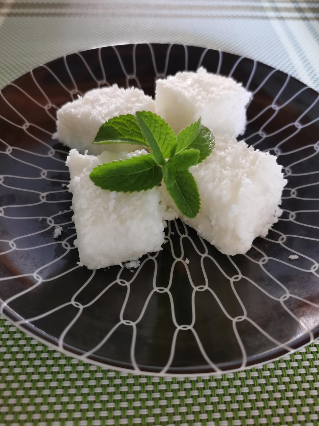 完胜85‘C的牛奶椰蓉小方