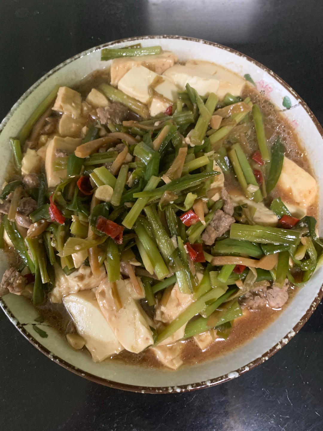 韭菜别只炒鸡蛋了 韭菜烧豆腐 好吃的连汤汁都不剩