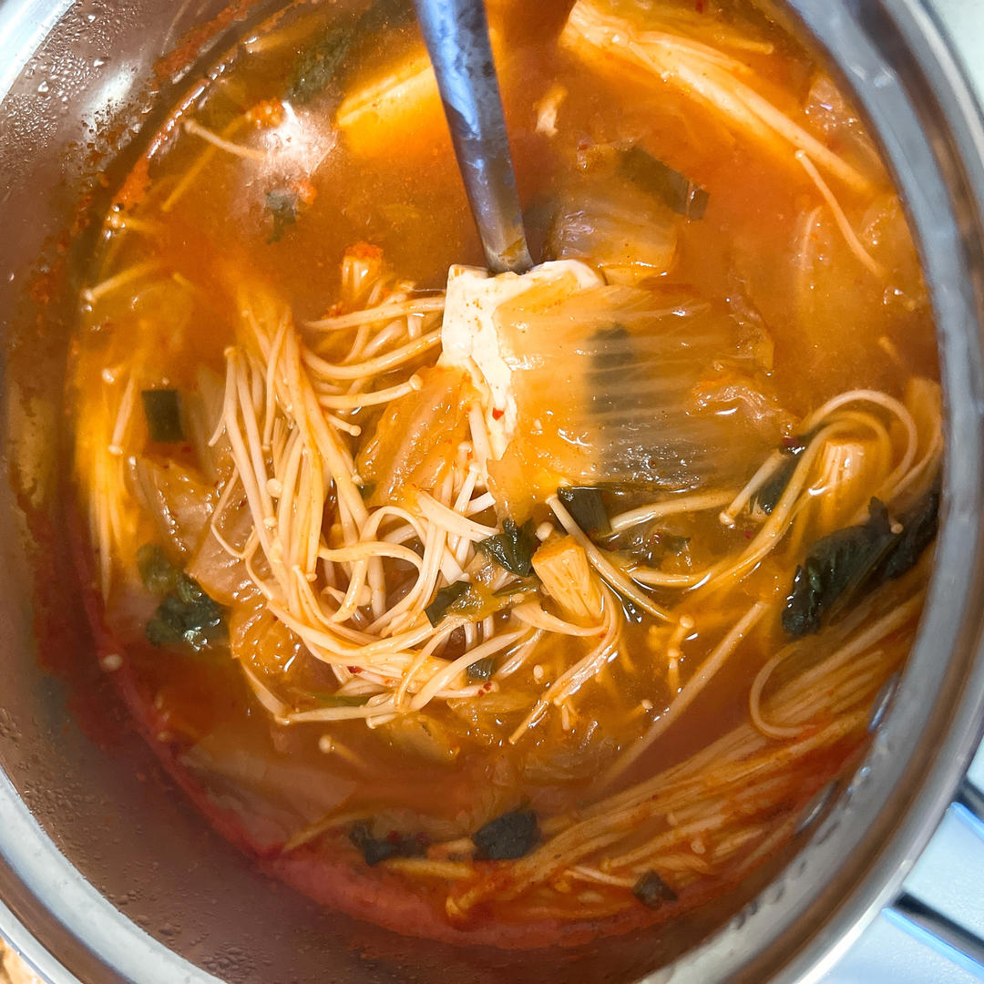 韩式泡菜豆腐锅/辣白菜豆腐汤