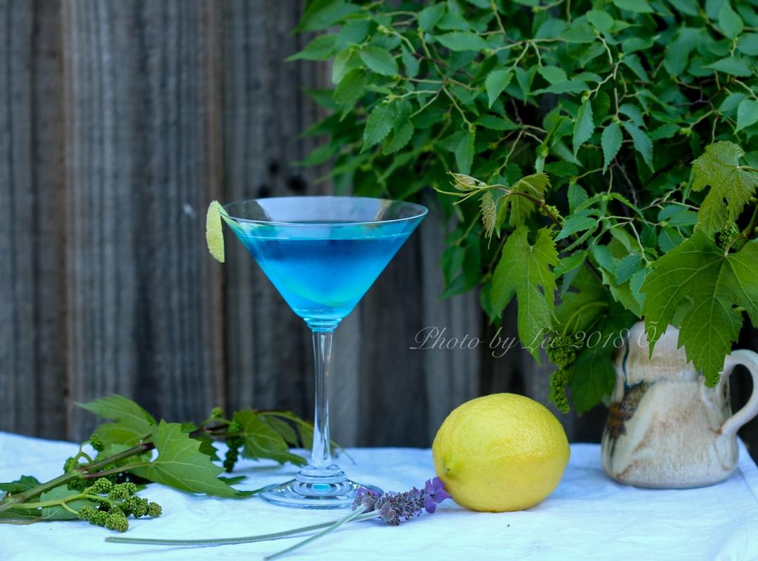 蓝宝石马丁尼 Martini(内附经典马丁尼)的做法