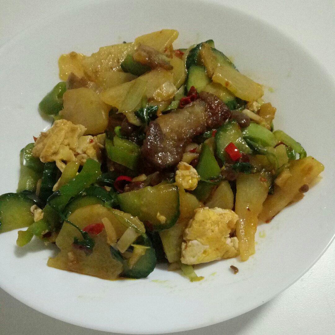 五花肉干煸土豆片