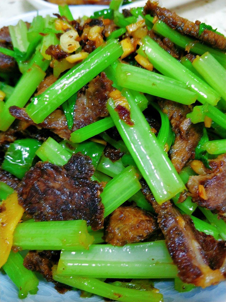 芹菜炒牛肉