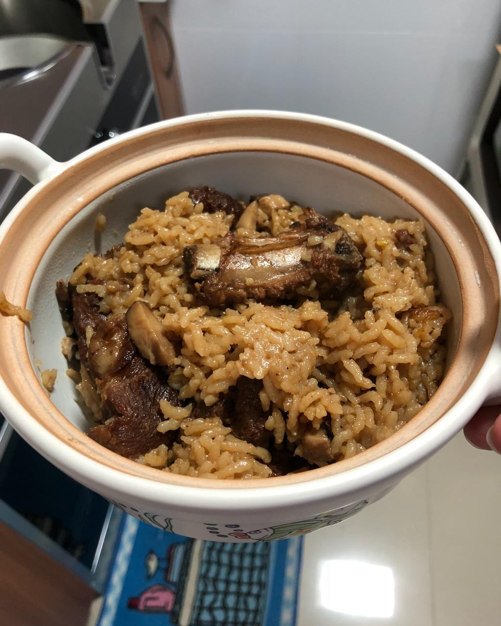 喷香排骨焖饭（爆好吃）