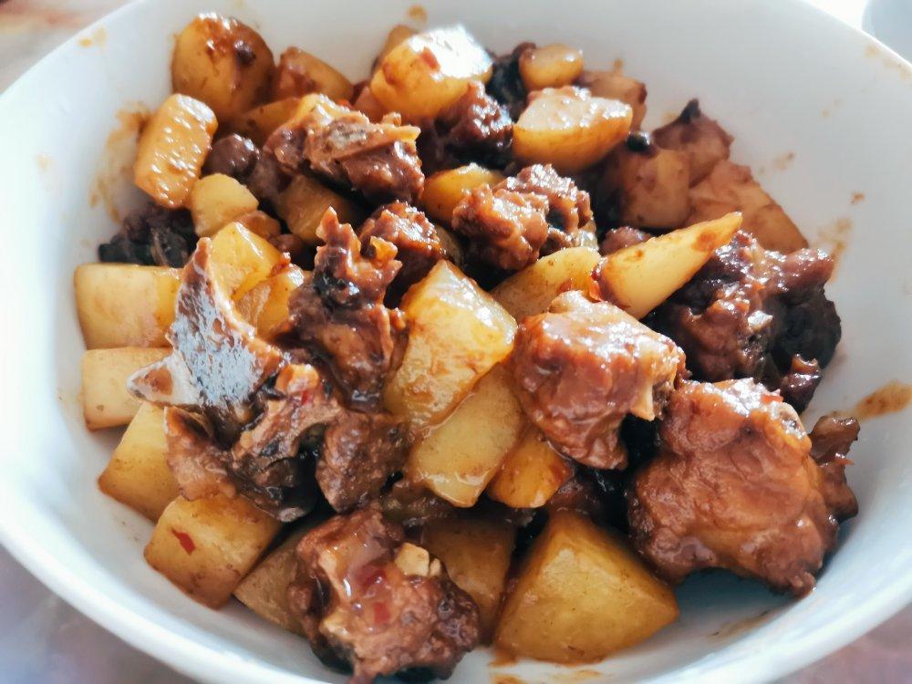 川味土豆烧排骨
