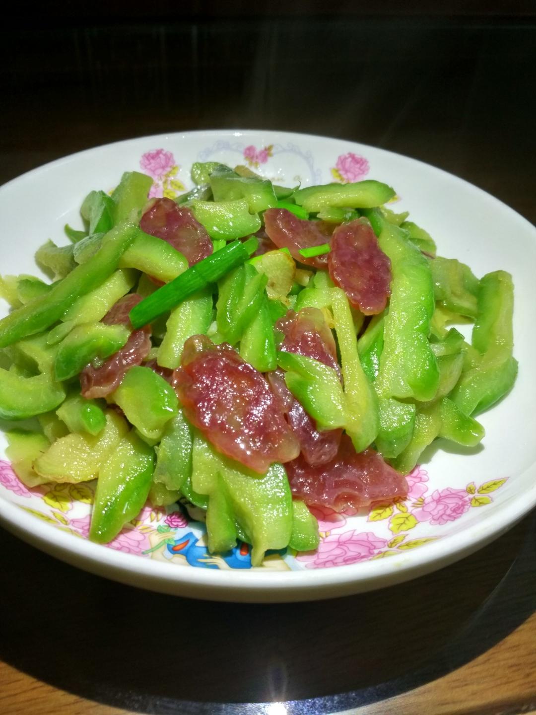 隔壁8姨做的苦瓜炒腊肠