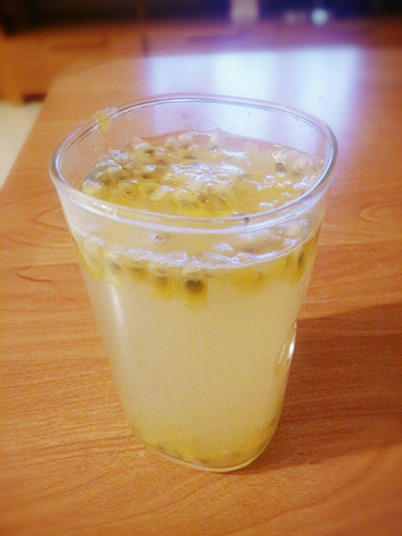百香果的朴素吃法（百香果汁）