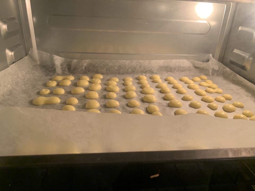 入口即化的无添加蛋黄溶豆