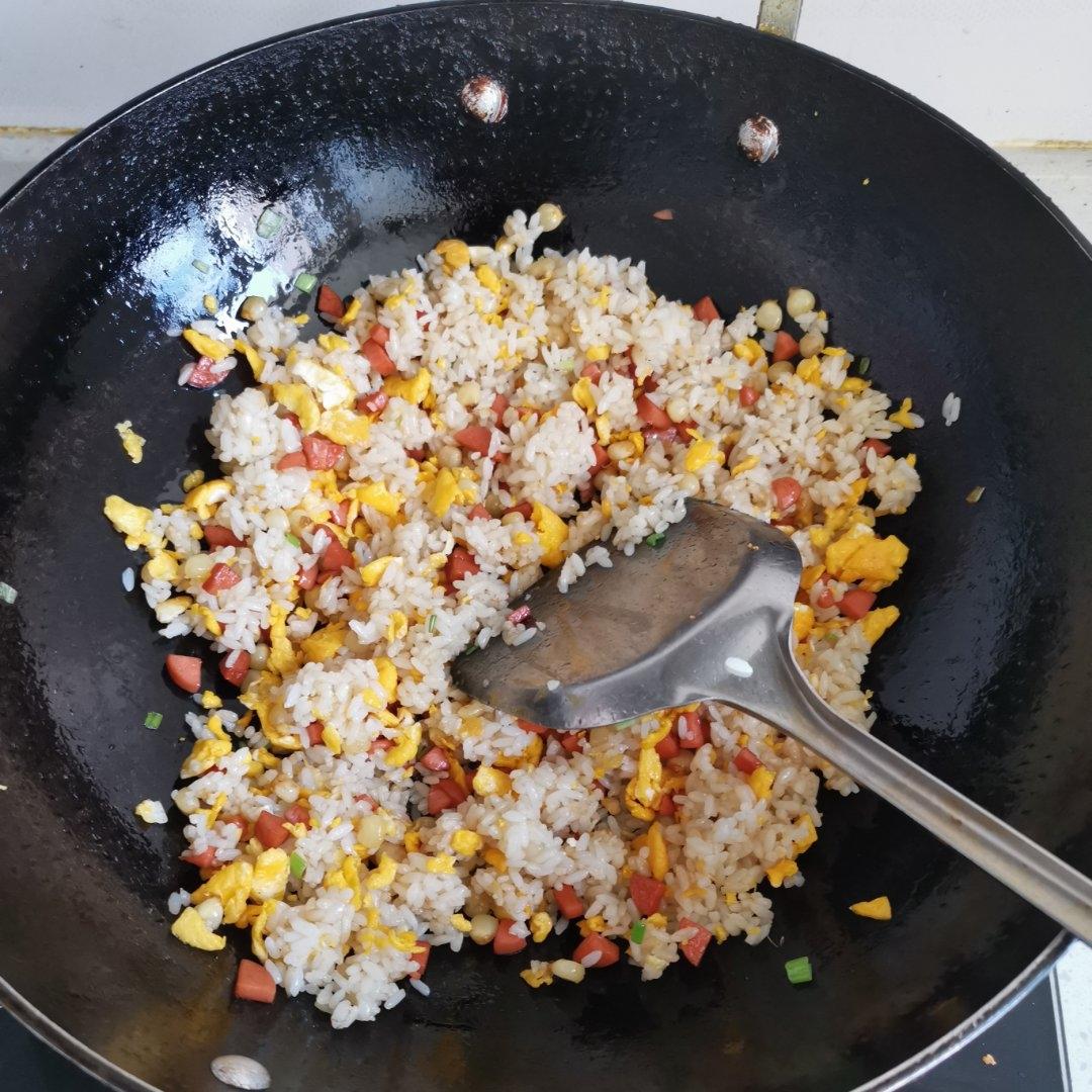 超级香的扬州炒饭/火腿鸡蛋什锦炒饭