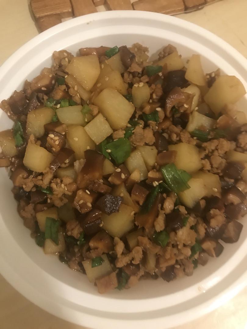 香菇土豆肉沫饭