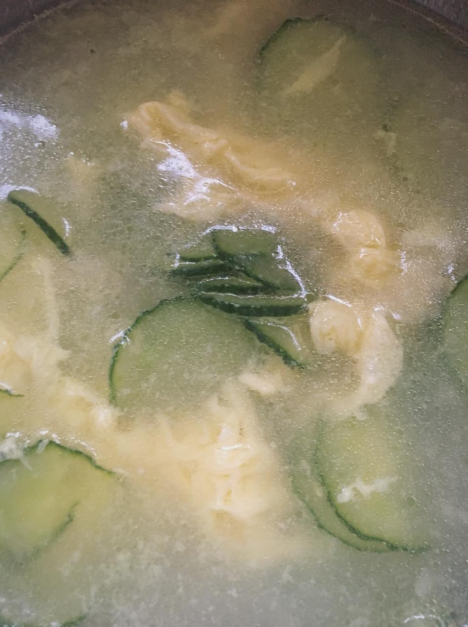 超鲜嫩好喝五分钟搞定黄瓜鸡蛋汤