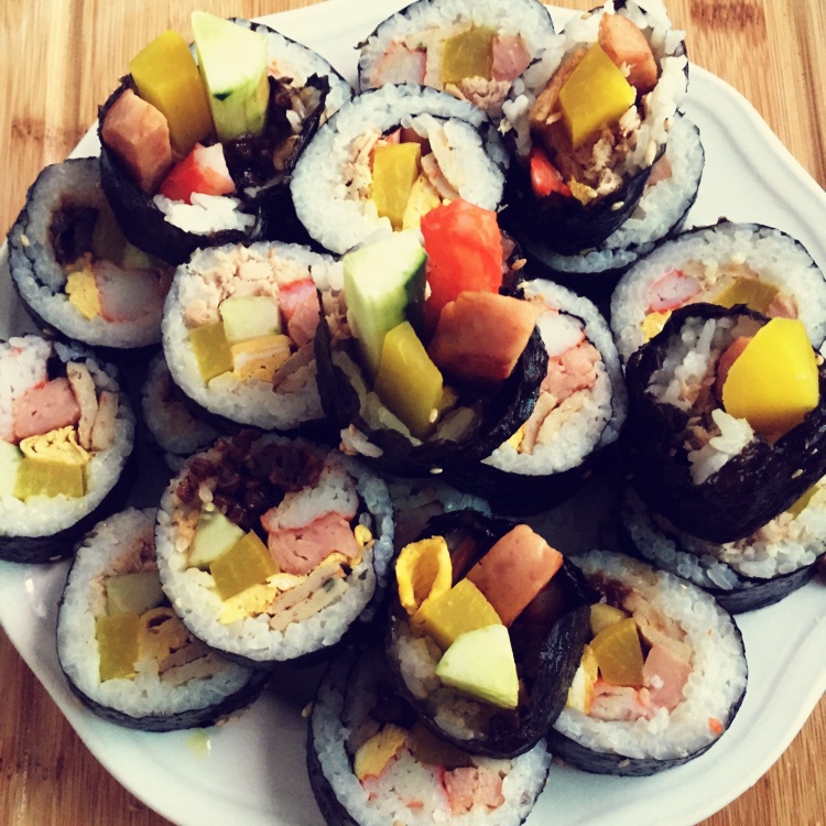 紫菜包饭(韩式烤肉紫菜包饭，金枪鱼紫菜包饭)