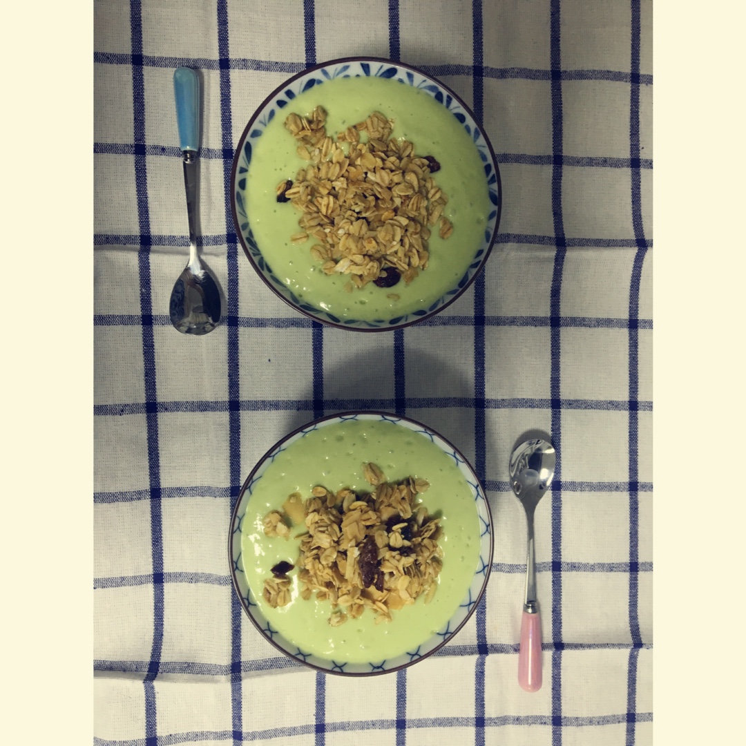 雪梨蜂蜜牛油果奶昔