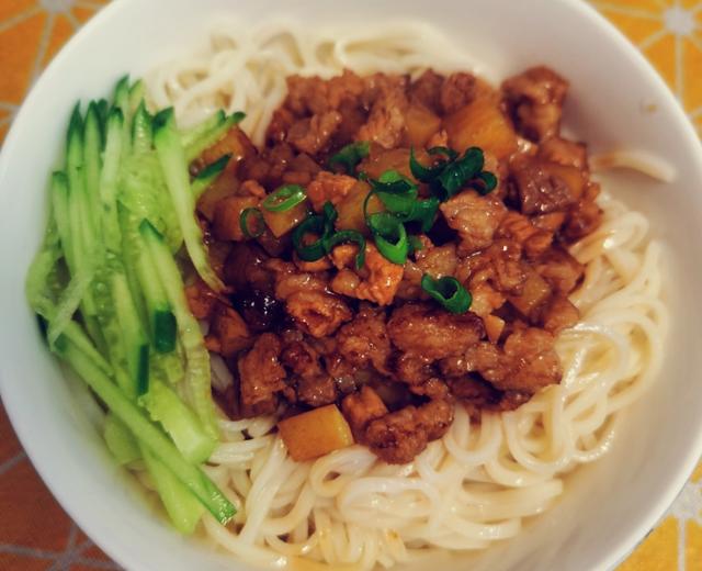 家常版炸酱面的做法