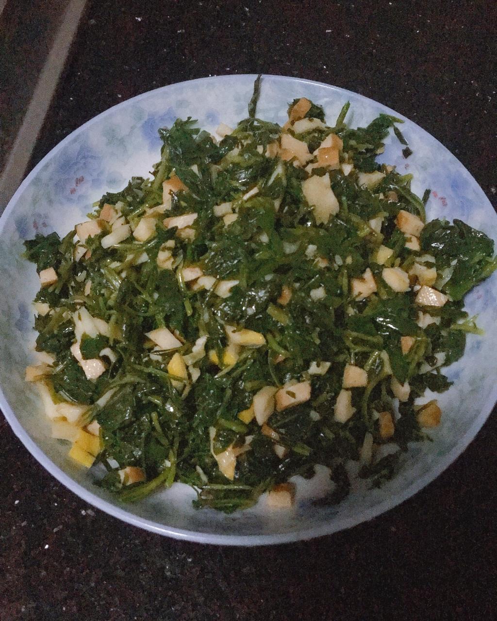 馨忆j4q6做的马兰头炒春笋