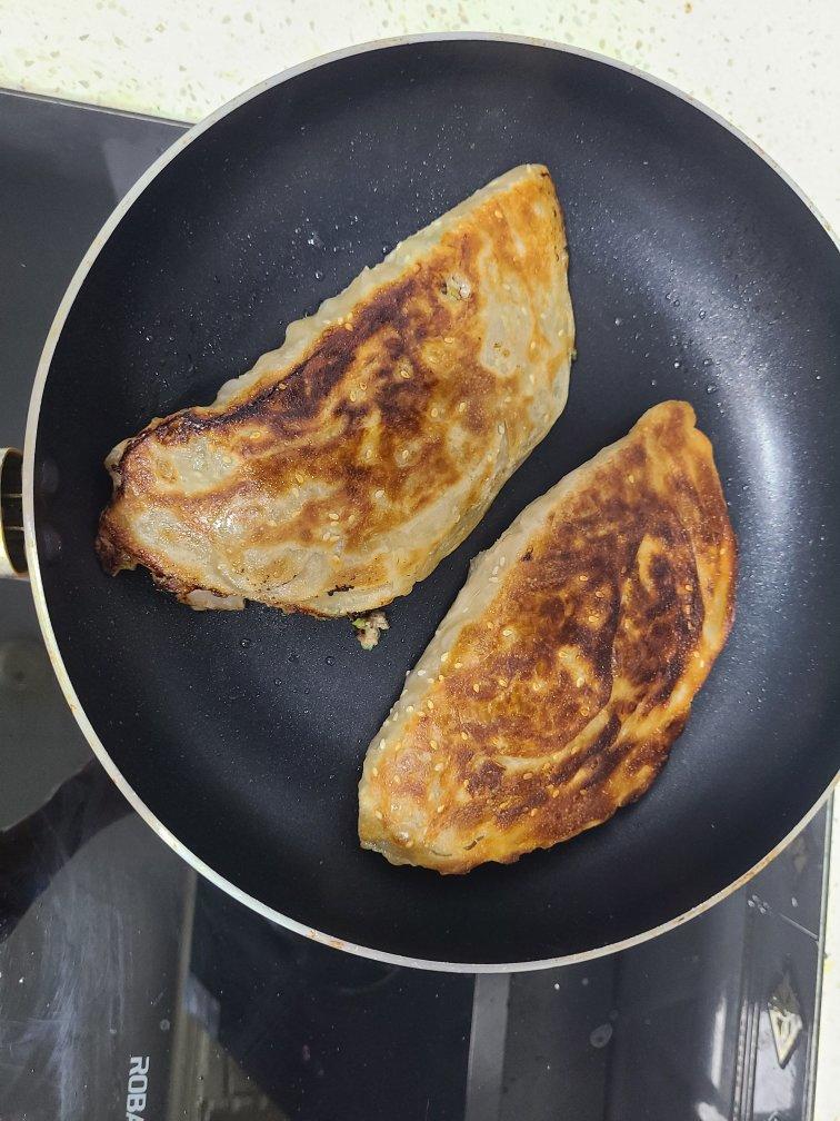 🍕懒人香酥鸡肉饼
      皮薄馅大又多汁