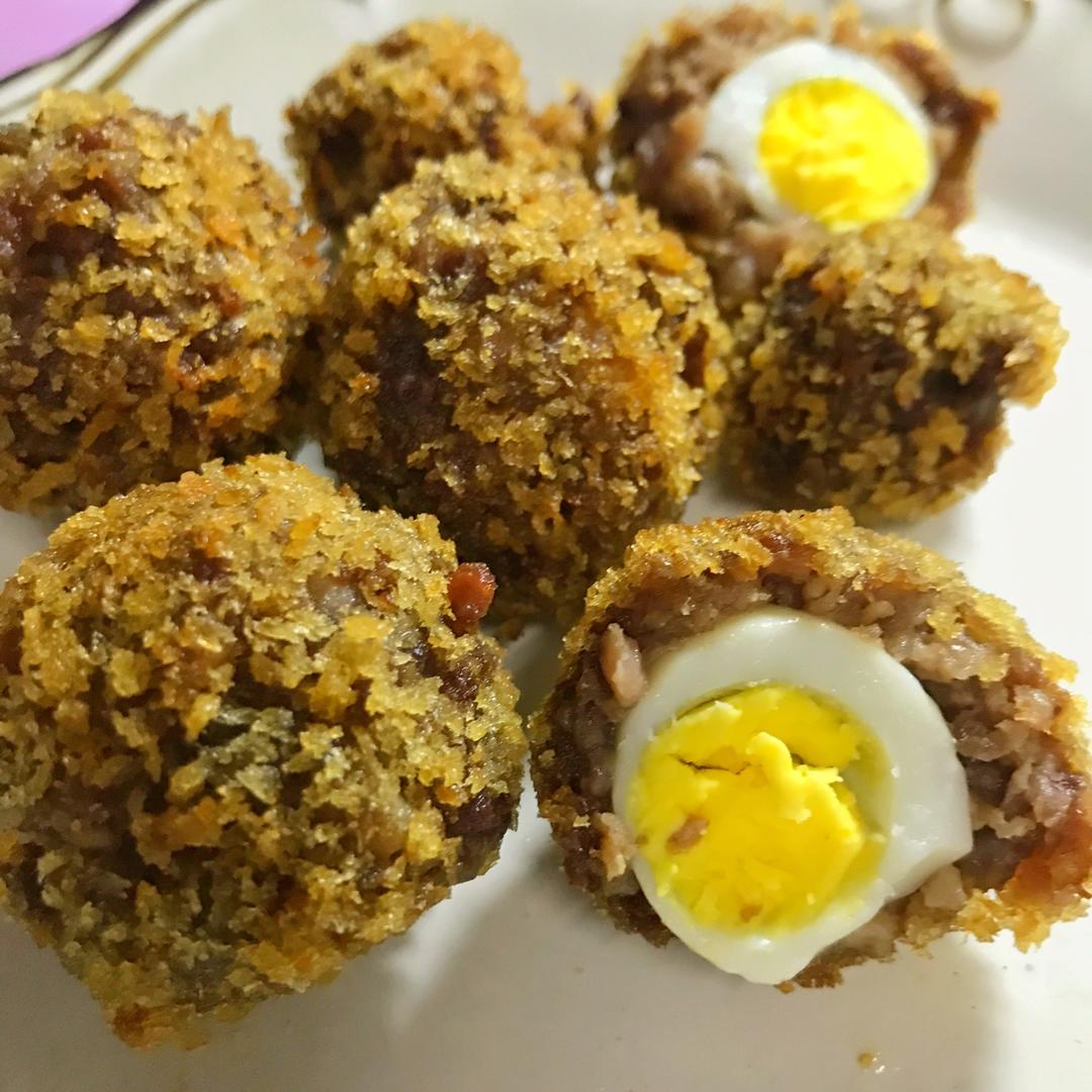 鹌鹑蛋炸肉丸