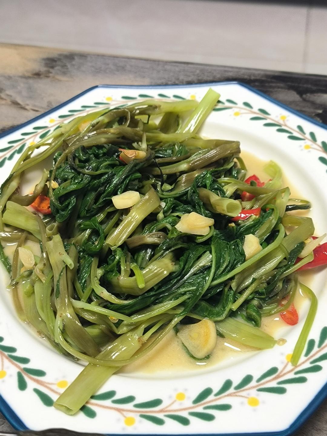广东大排档风味椒丝腐乳炒空心菜