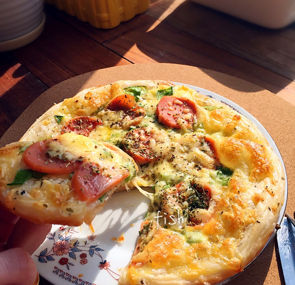 蓝色琉璃鱼做的飞饼版披萨