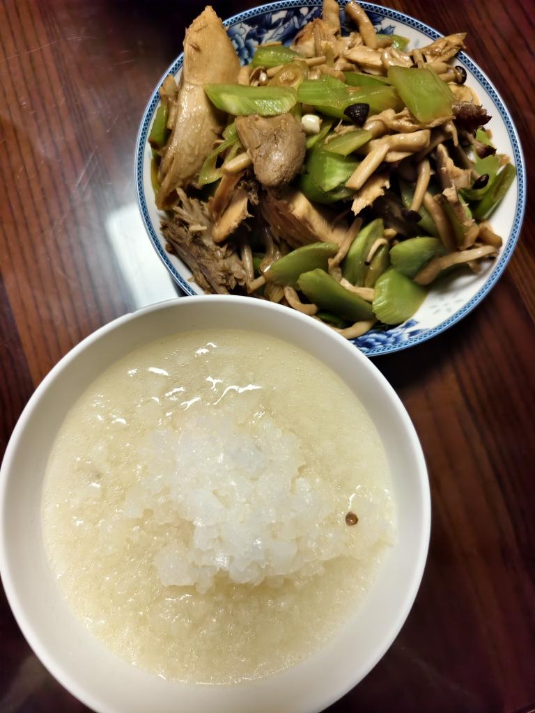 午餐•2026年4月22日