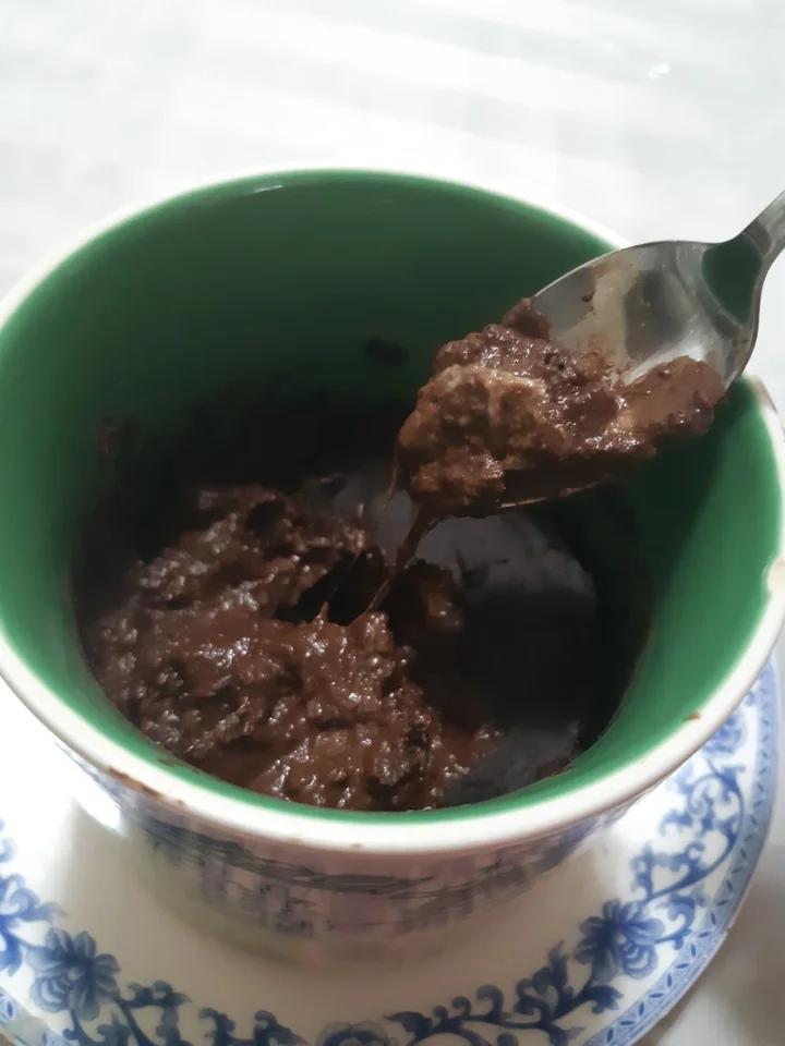 (免烤)2分钟+4种材料=微波炉熔岩花生酱布朗尼杯子蛋糕(低卡/纯素)