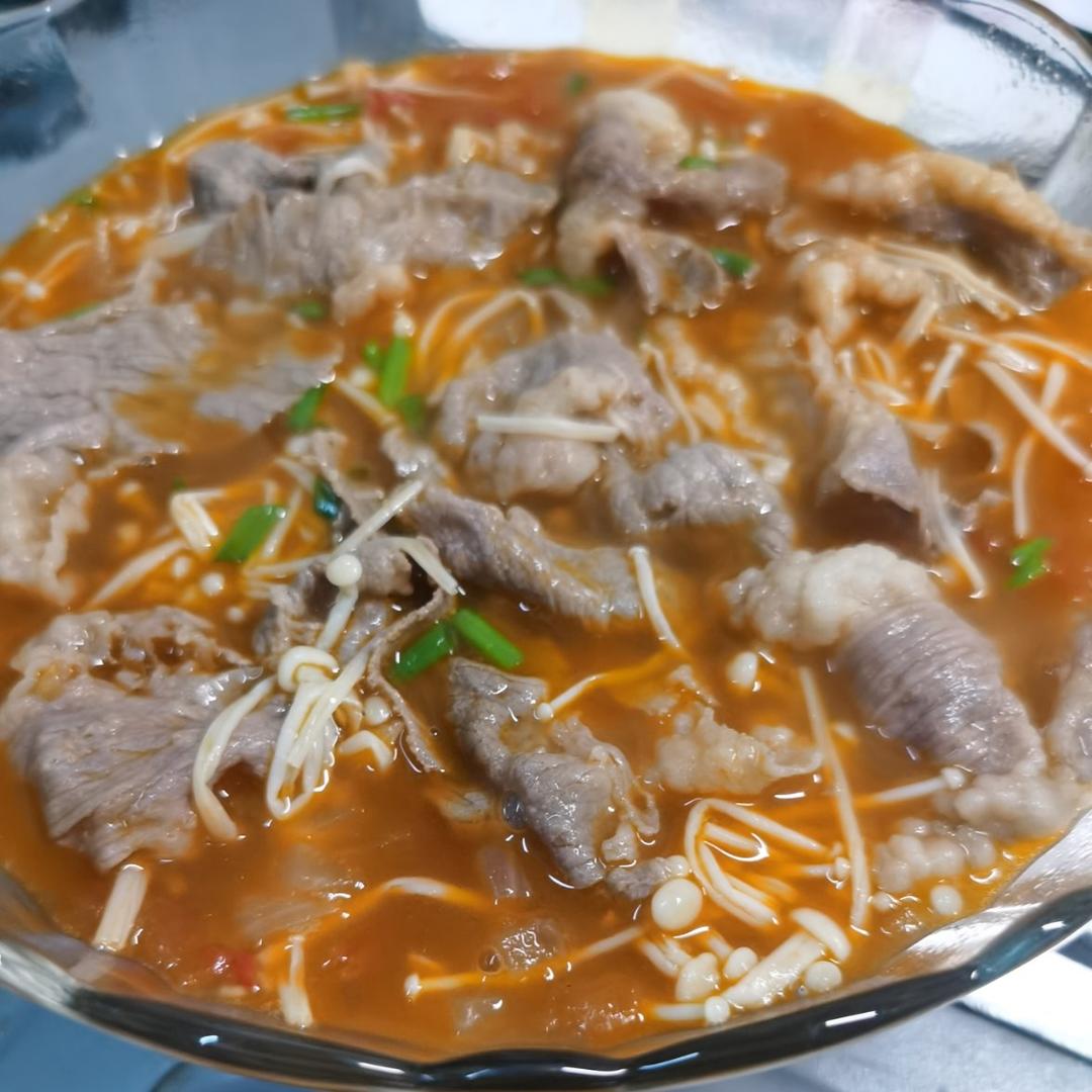 番茄金针菇肥牛(汤浓入味、酸甜适宜)