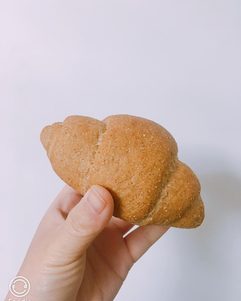 肉桂芝麻全麦面包卷