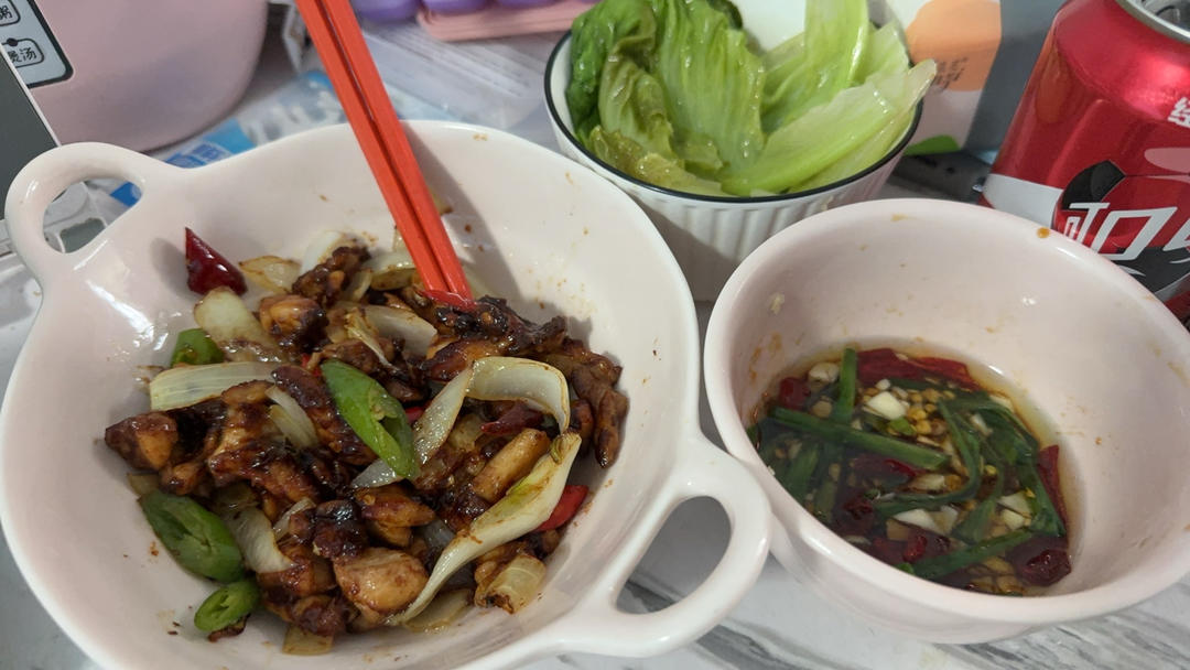洋葱炒鸡腿肉