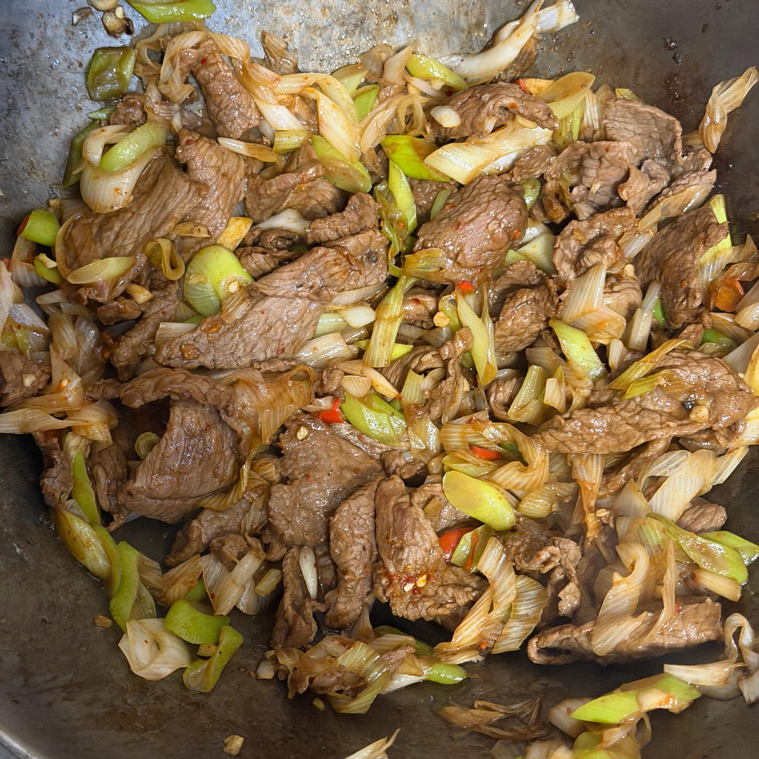 ✅挑战365天晚餐不重样第242天:葱爆牛肉‼️