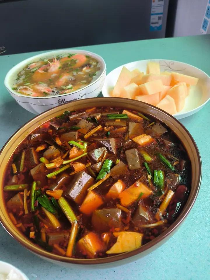 鸭血炖豆腐