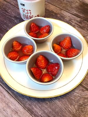 超级简单的草莓果冻的做法 步骤2