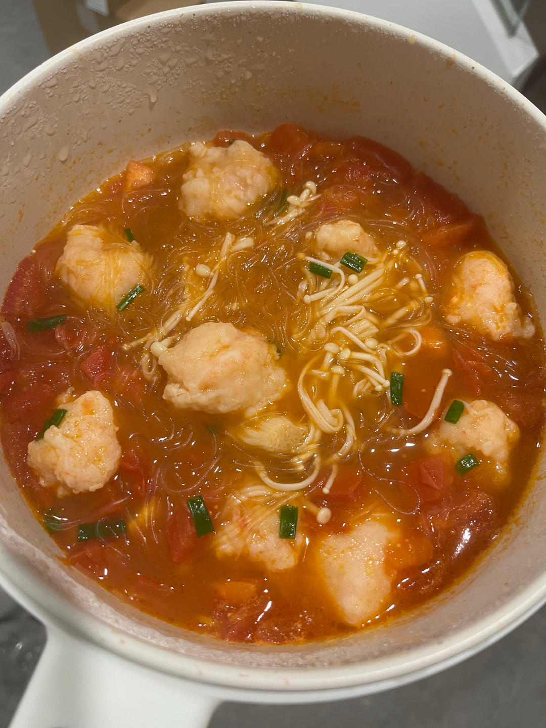 轻松自制虾滑番茄煲，鲜而不咸，一口爆汁！