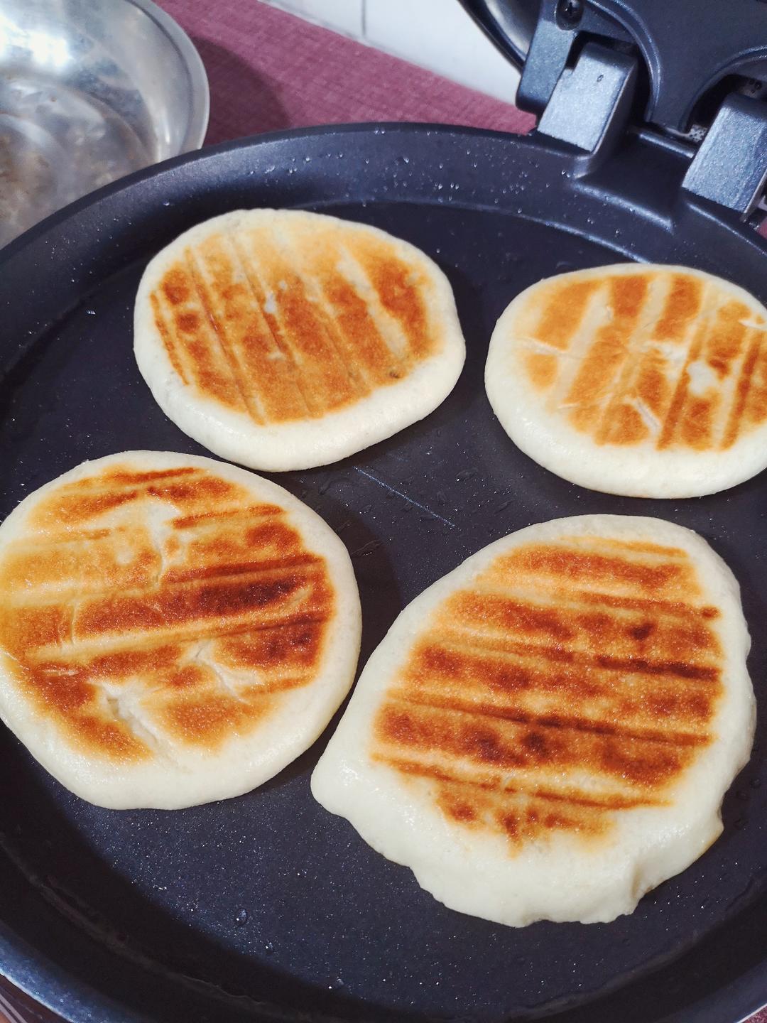 比韭菜盒子更好吃的韭菜粉丝发面饼