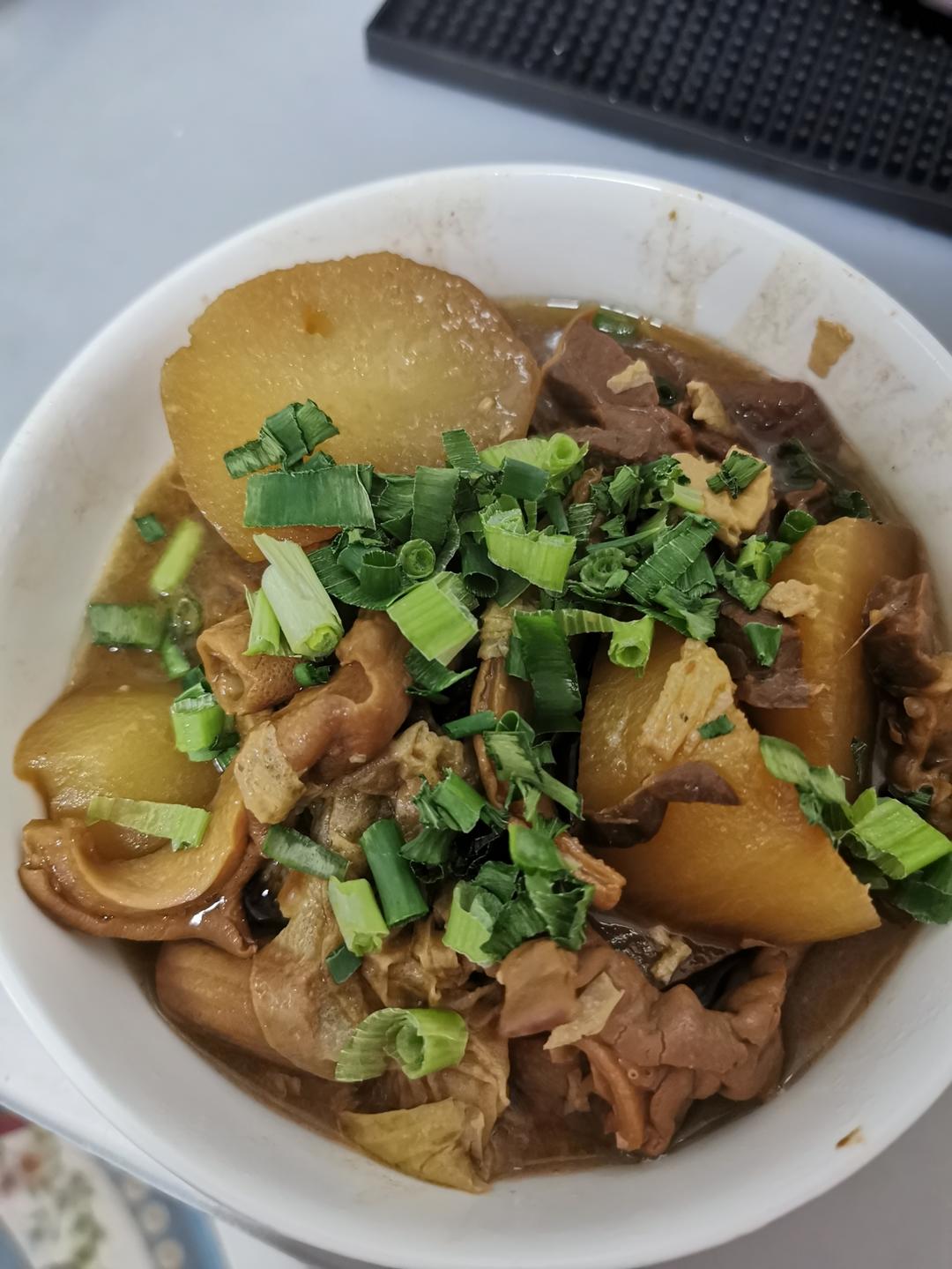 广式萝卜牛杂煲