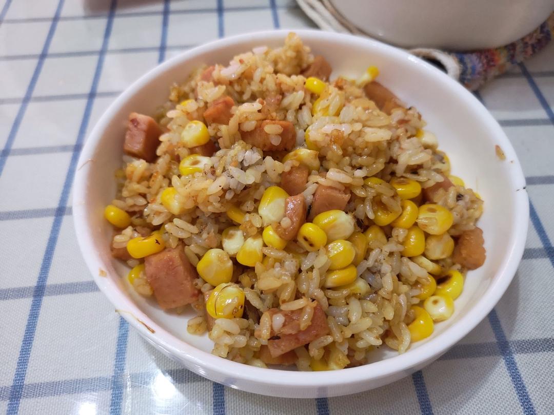 快手午餐肉炒饭