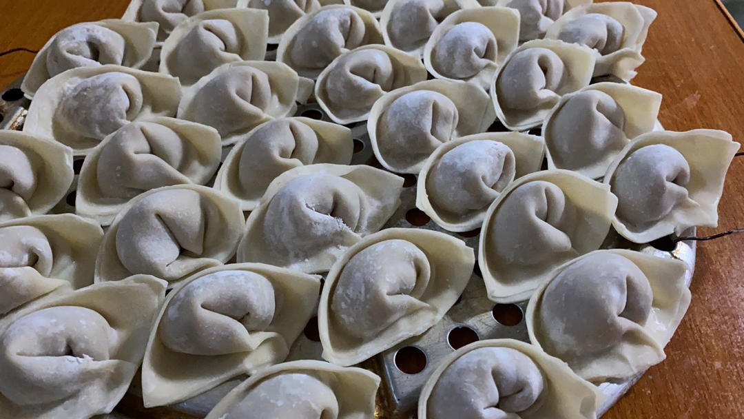 鲜虾肉云吞（元宝馄饨包法）（云吞皮和晶莹虾饺皮方法）