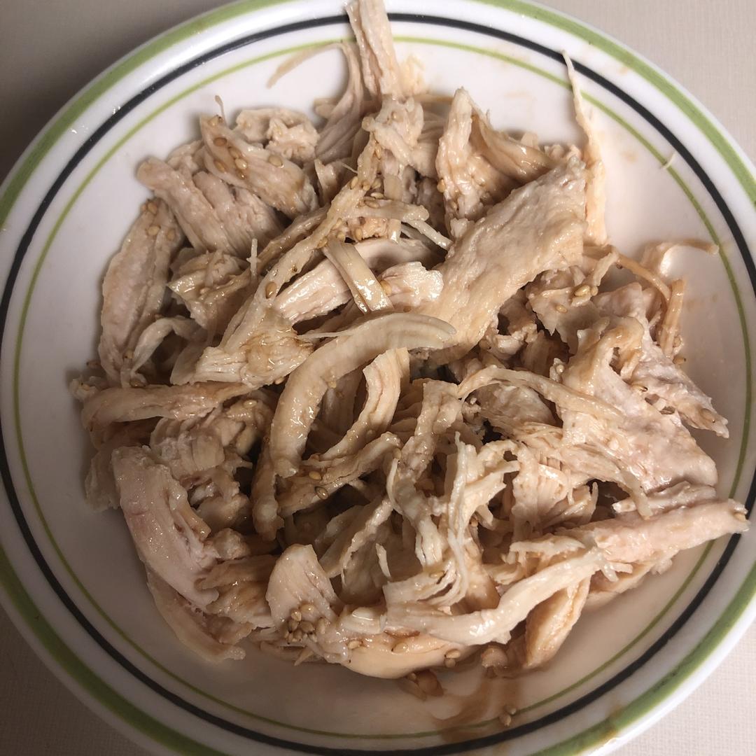 凉拌鸡丝（爽口低脂鸡胸肉）