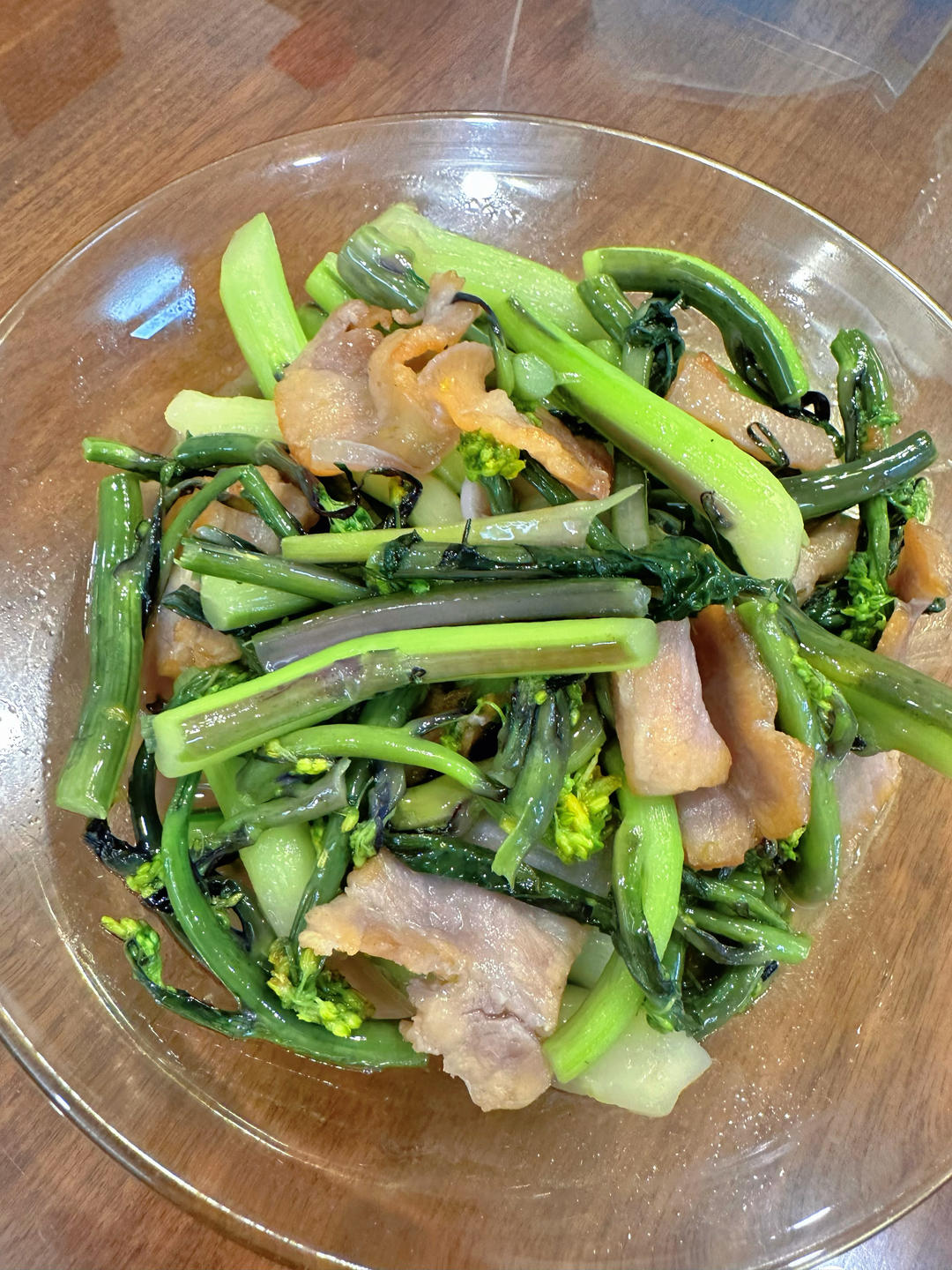腊肉三炒之湖北人的红菜薹炒腊肉