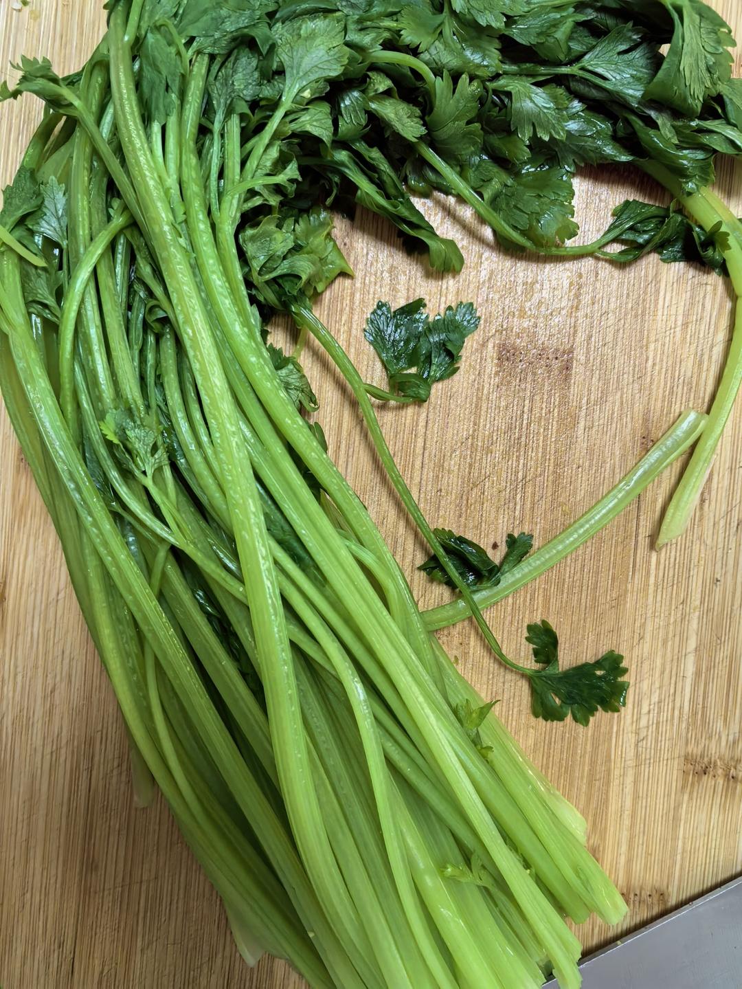 芹菜猪肉饺子的做法 步骤1