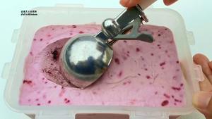 蓝莓芝士(乳酪/奶酪)冰淇淋。不用冰淇淋机，细腻无冰渣的做法 步骤14