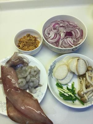 台式海鮮什錦麵的做法 步骤1