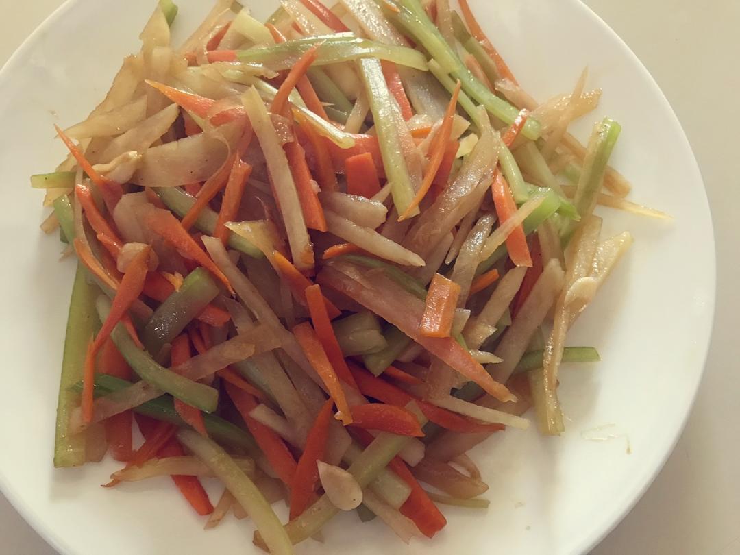 清炒双丝（土豆丝、胡萝卜丝）
