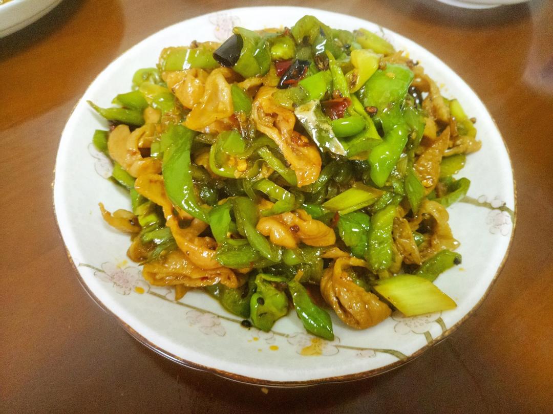 好吃到爆火爆肥肠