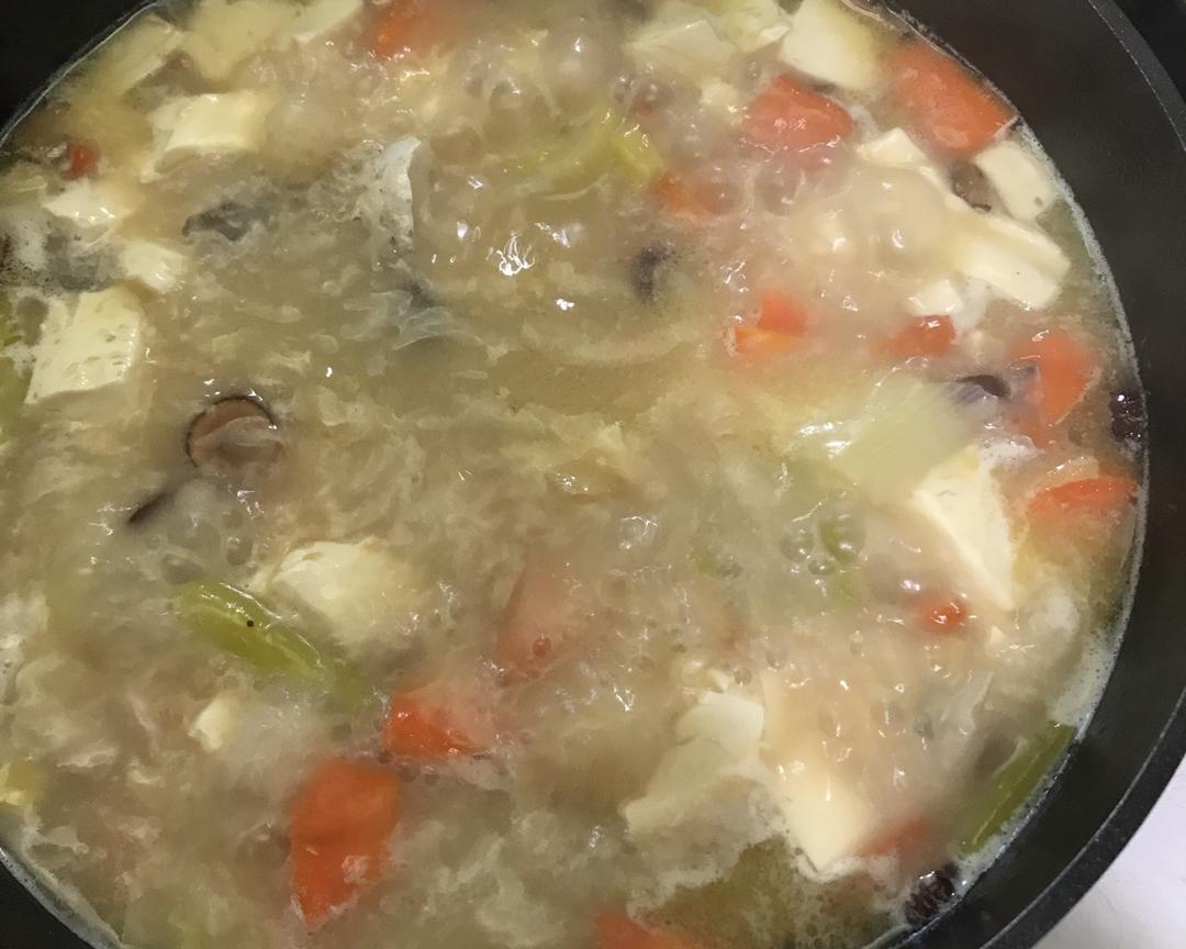 鲫鱼豆腐汤
