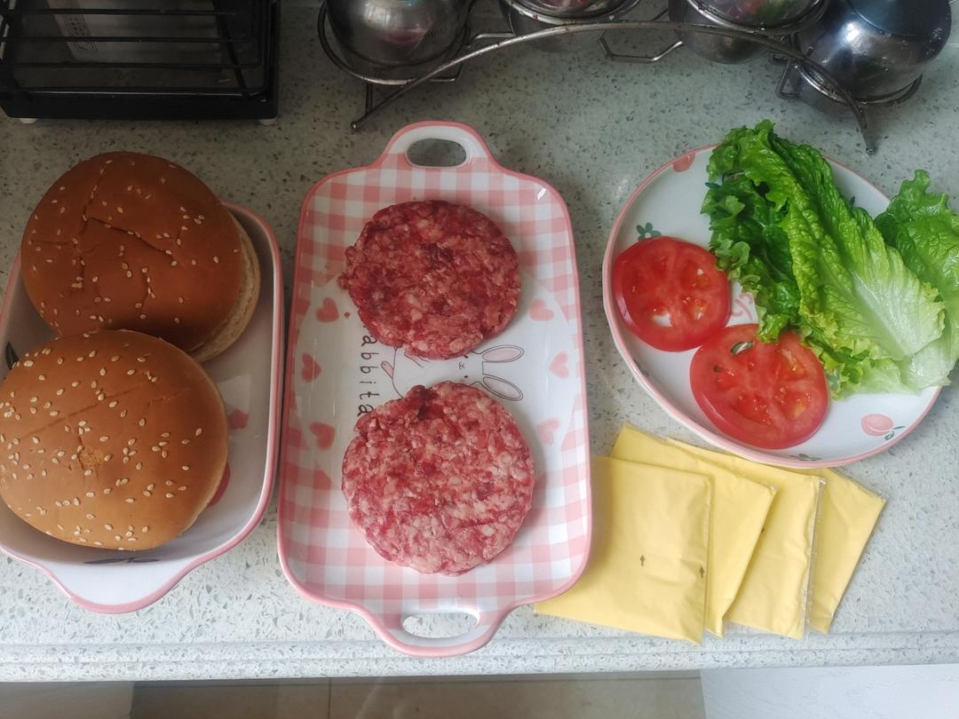 牛肉汉堡 煎出香嫩多汁的牛肉饼