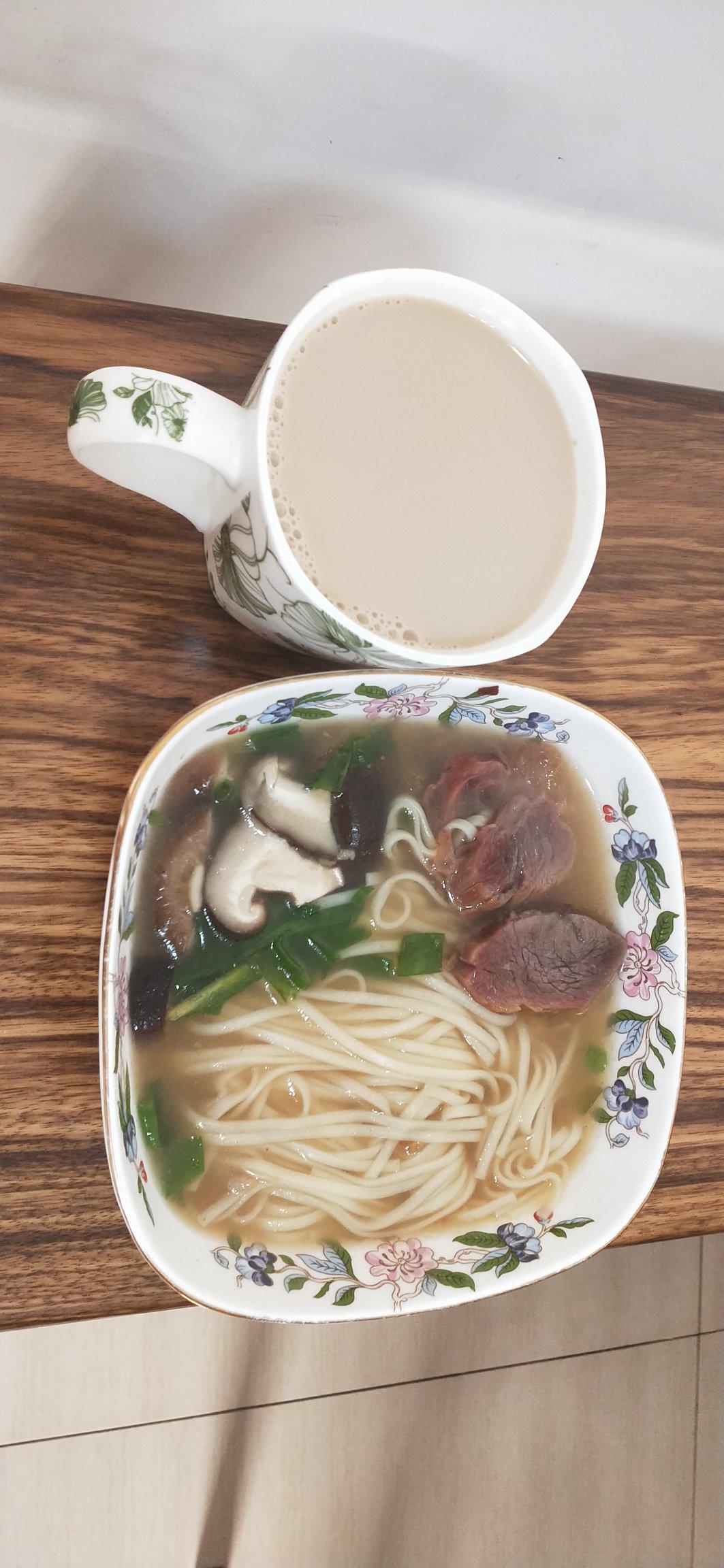 番茄鸡蛋挂面汤