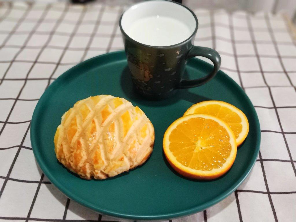 好吃到炸裂的港式菠萝包（附带制作酥皮的小视频）