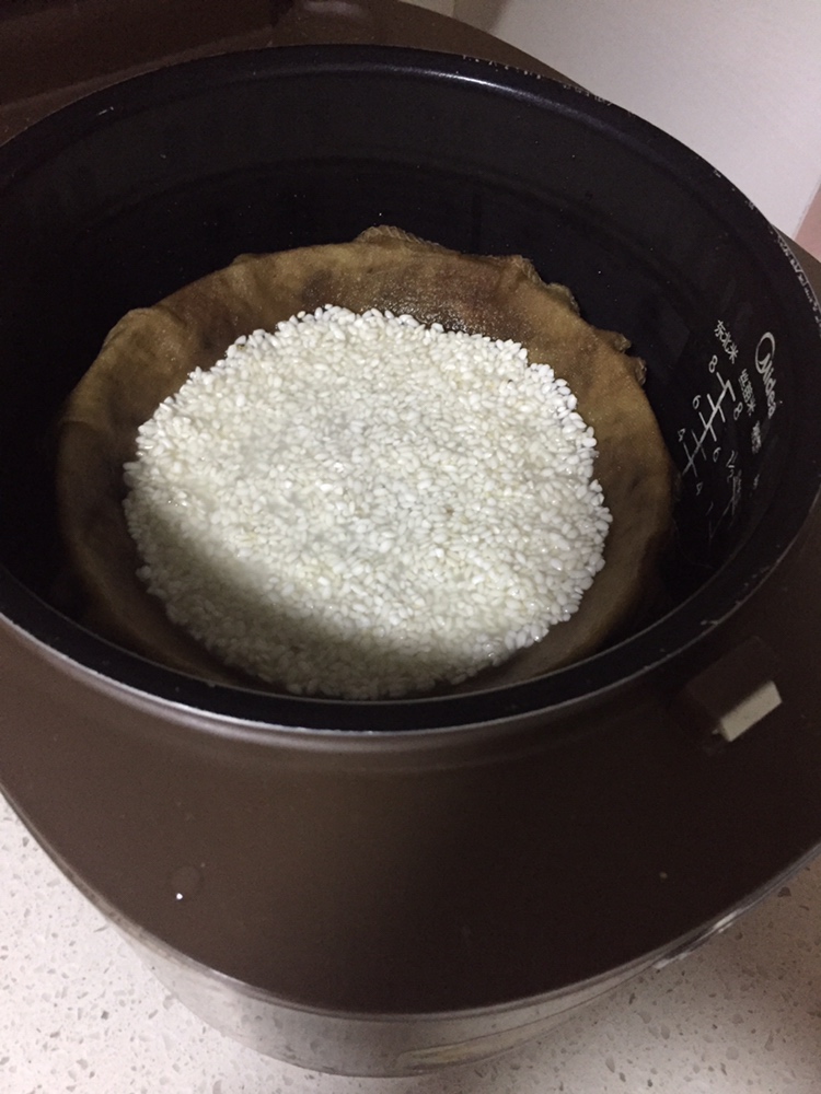 电饭煲蒸糯米饭的做法 步骤3