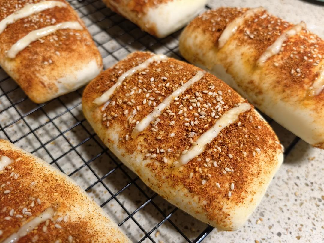 辣肉松脆肠面包