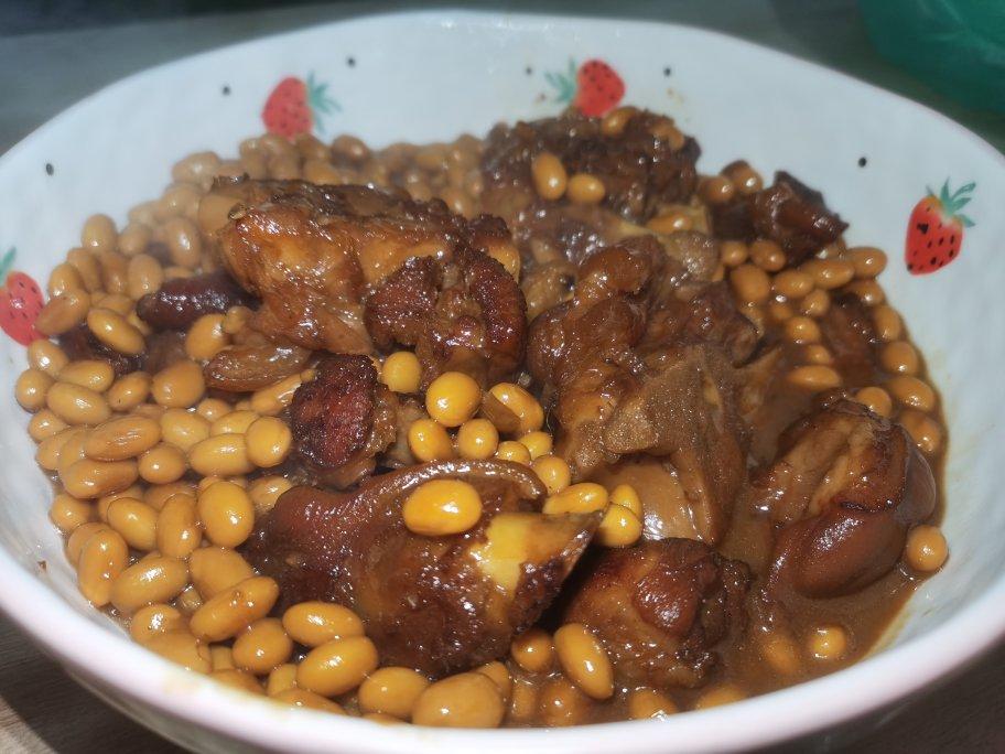 流口水的黄豆炖猪蹄