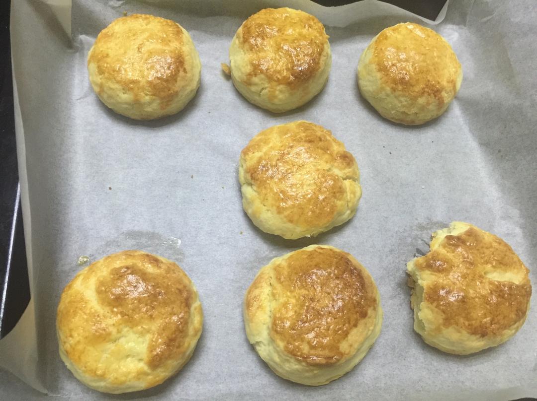 【视频】3分钟 奶油司康Scone(可能是世界上最快手的司康) 消耗淡奶油～